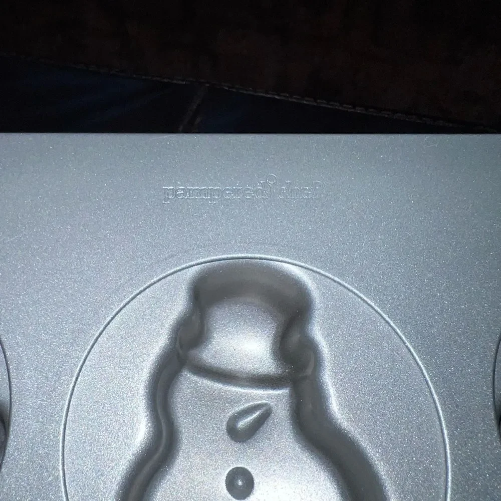 The Pampered Chef Christmas baking‎ pan with twelve molds and 2 shapes